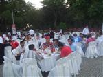 EM�RGAN BEYAZ K��K BAH�ES�NDE M�SAF�RLERE SUNULAN YEMEKTEN G�R�N�MLER