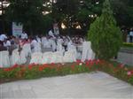 EM�RGAN BEYAZ K��K BAH�ES�NDE M�SAF�RLERE SUNULAN YEMEKTEN G�R�N�MLER