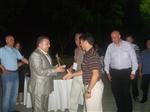 TC. M�LL� TAKIM ANTREN�R�NE TURNUVAYA KATILAN Y�NET�C�LER�NE SICAK YUVA VAKFI ONUR PLAKET� VER�RKEN