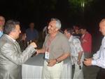 TURNUVAYA KATILAN Y�NET�C�LER�NE SICAK YUVA VAKFI ONUR PLAKET� VER�RKEN