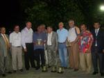 TURNUVAYA KATILAN Y�NET�C�LER�NE SICAK YUVA VAKFI ONUR PLAKET� VER�RKEN TOPLU RES�M �EK�M�